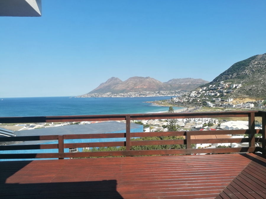 To Let 4 Bedroom Property for Rent in Glencairn Heights Western Cape